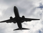 Không phận Trung Đông tê liệt: Hàng nghìn chuyến bay hủy, giá vé có thể tăng sốc